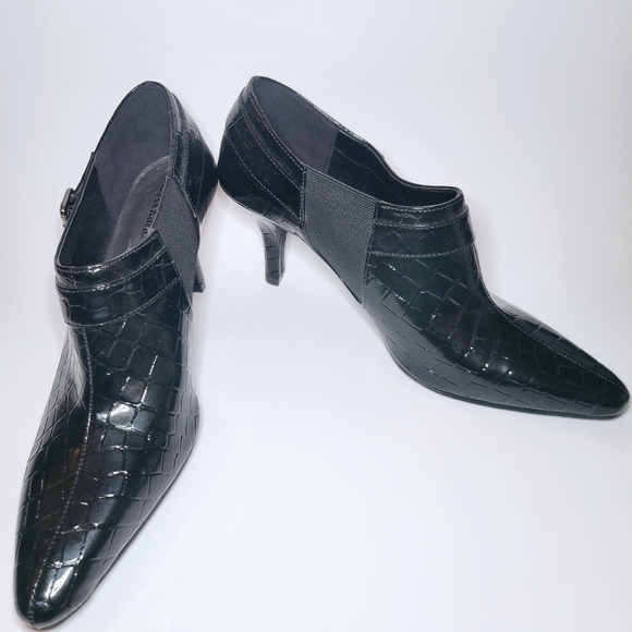 Kelly & Katie Women's Black Buckle Ankle Heels - Picture 4 of 7